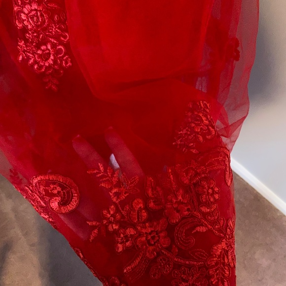 Red Mermaid Style Gown -Plus Free Surprise Gift 🎁 - Picture 4 of 16